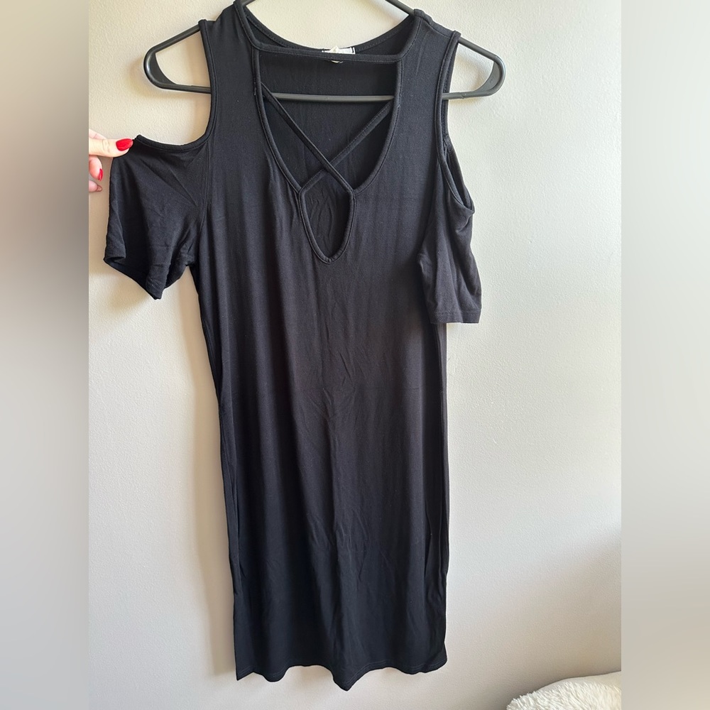 Caution to the Wind black short sleeve dress